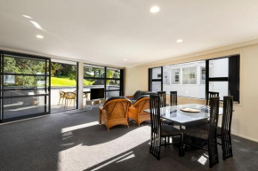 Pacific Escape - Downtown, Beach & Sea Views